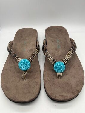 Vionic Sandal Sz 9 turquoise accent on Lizard embossed straps
